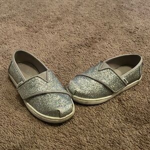 Tom’s glitter shoes for toddler